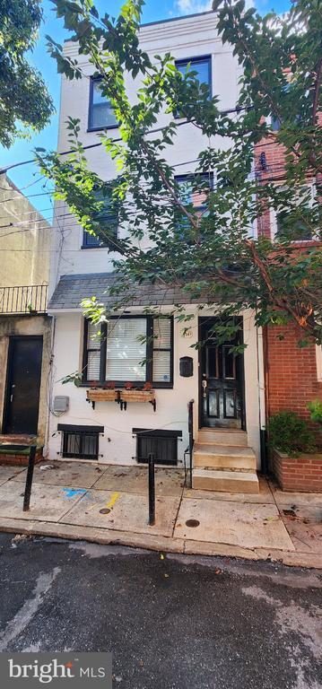 Building Photo - 714 S Percy St