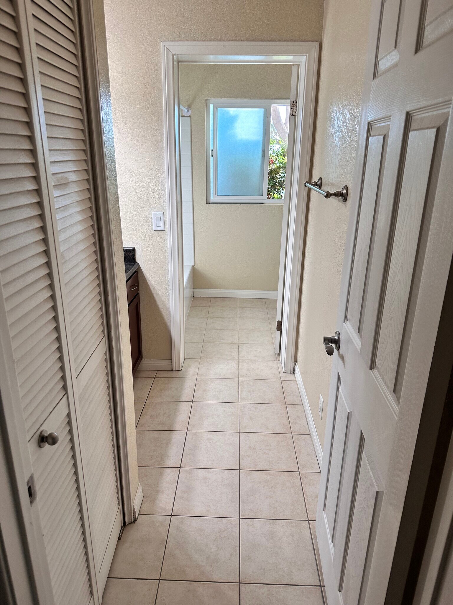 Building Photo - 5252 Orange Ave, #103