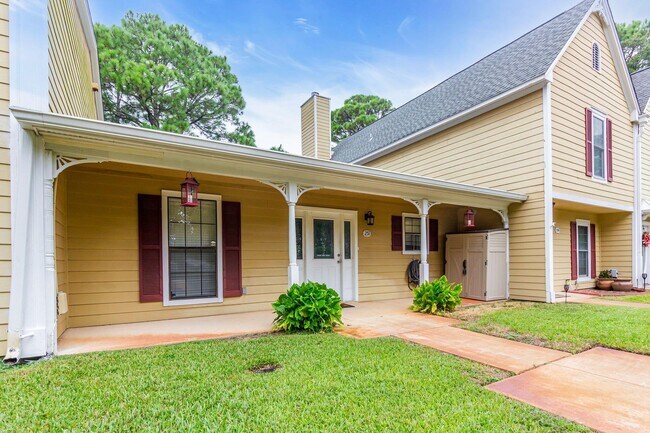 Building Photo - 251 Shalimar Dr