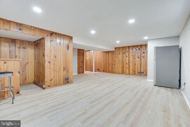 Building Photo - 869 Patrick Henry Dr