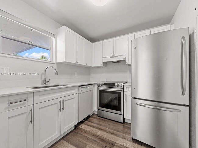 Building Photo - 4235 N University Dr