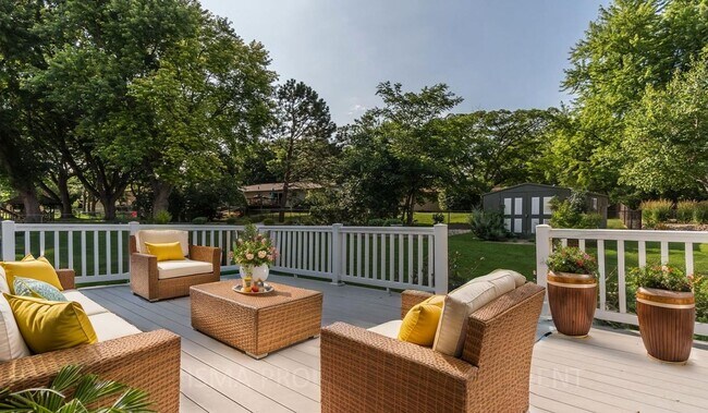 Building Photo - LARGE AND SPACIOUS, YET COZY AND QUAINT RANCH STYLE 4 BD, 3 BA HOUSE WITH DOUBLE ATTACHED GARAGE,...