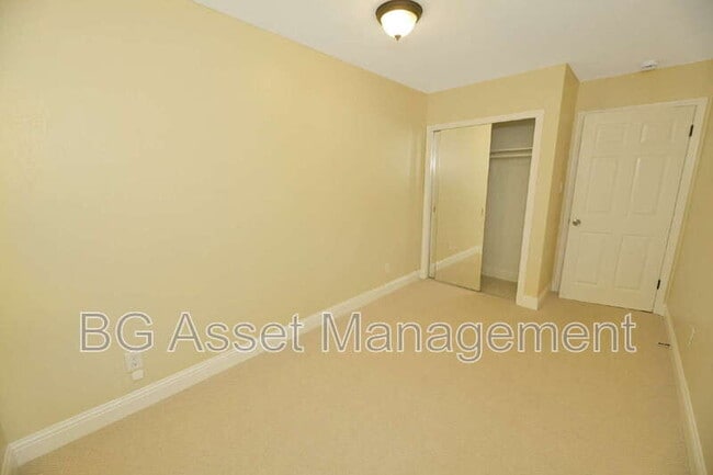 Building Photo - 3830 Twin Oaks Way