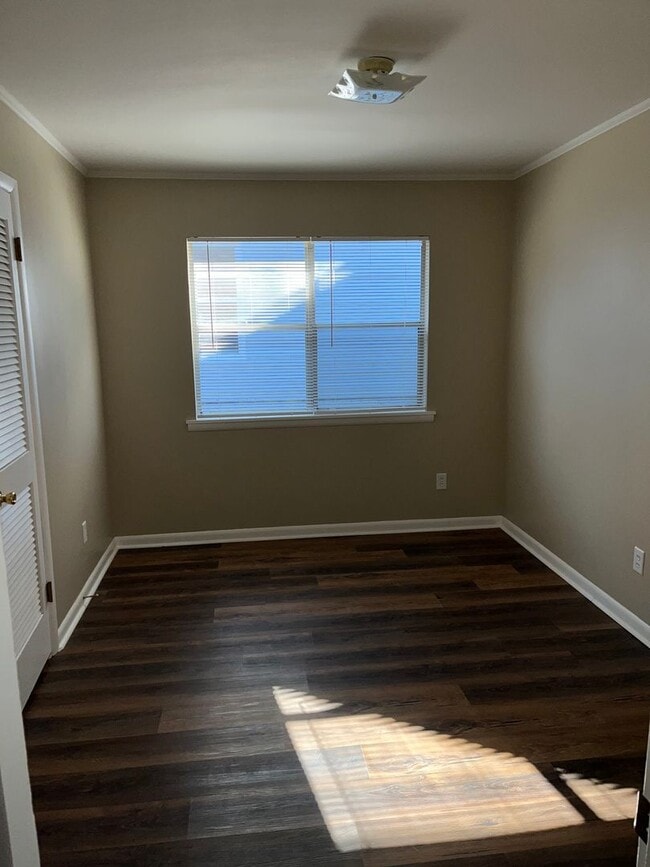 Building Photo - 3 Bed 1.5 Bath Home