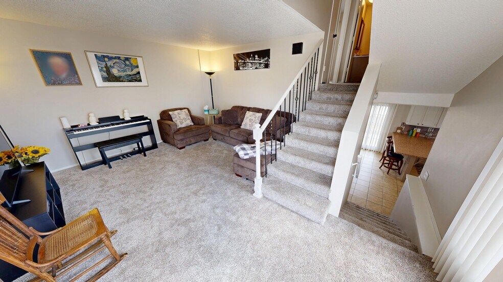 Primary Photo - 4618 S Louise Ave