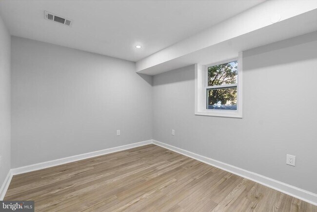 Building Photo - 1401 18th Pl SE