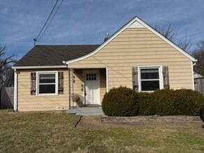 Building Photo - East Nashville cottage, 2BR 1 bath, fenced back, lawn care included, pet friendly