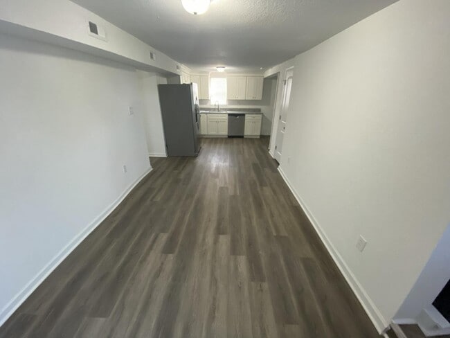 Building Photo - 1237 Lindsay Ave