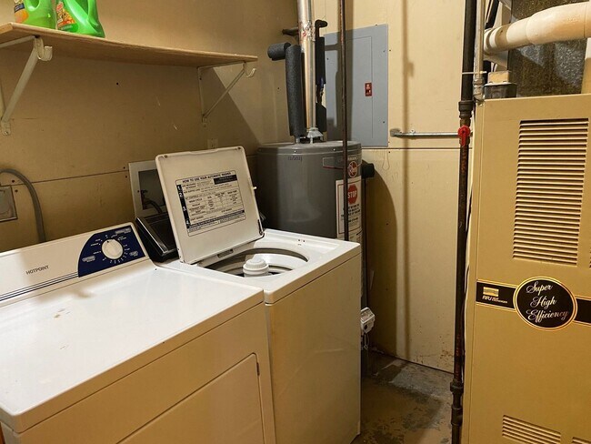 Building Photo - 4407-4409 Forest Valley Rd