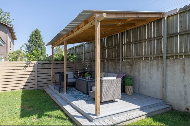 Building Photo - BEAUTIFUL 3 Bedroom 2 Full bath home locat...