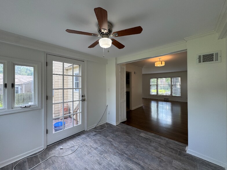 Building Photo - 8011 Reinhardt Ln