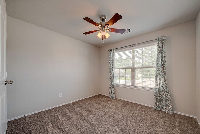 Building Photo - 14004 Lake Cres Dr