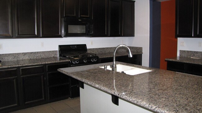 Building Photo - Beautiful Home For Rent NW Bakersfield AVAILABLE NOW!