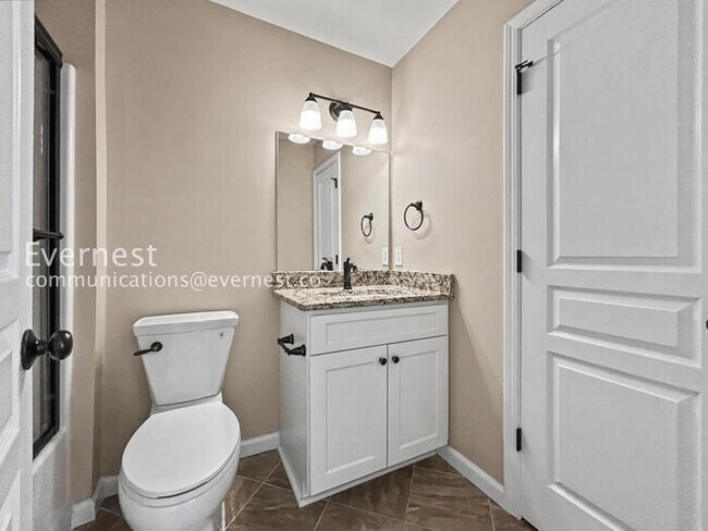 Building Photo - 3-Beds 3.5 Baths Spacious Home with Fenced Yard and Garage Parking