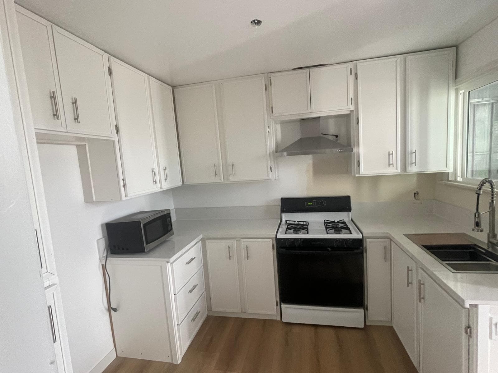 Building Photo - 2212 Fox Hills Dr