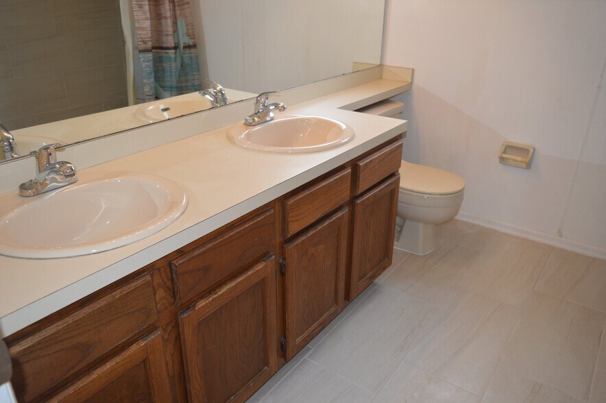 Building Photo - 2173 Martingale Pl