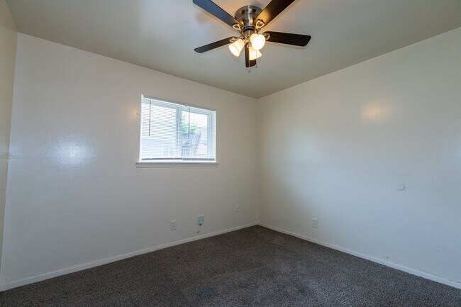 Building Photo - 1304 N Irvington Ave