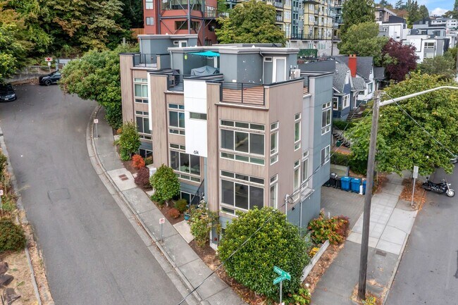 Building Photo - Modern Townhouse with Rooftop Deck & Skyli...