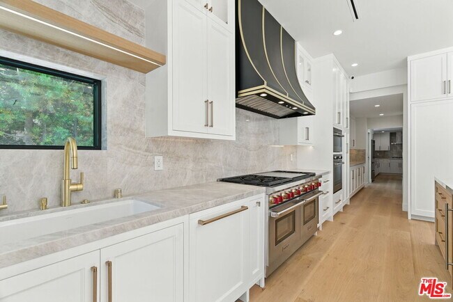 Building Photo - 603 N Camden Dr