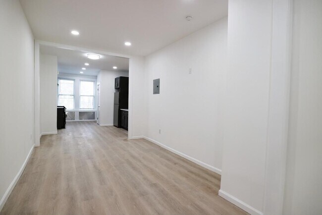 Building Photo - 72-27 68th St