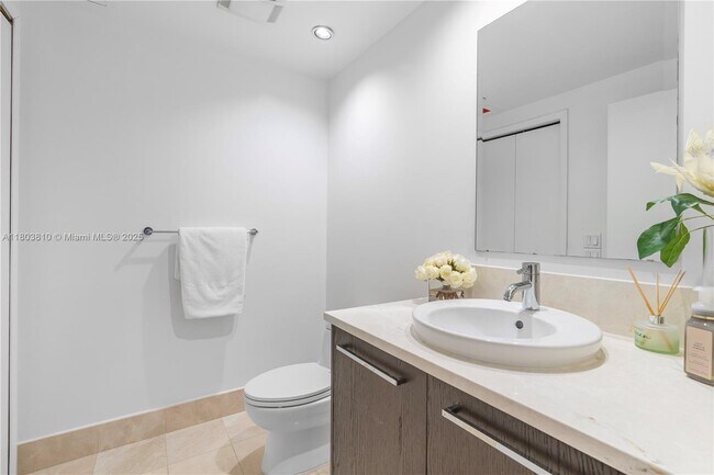 Building Photo - 17121 Collins Ave