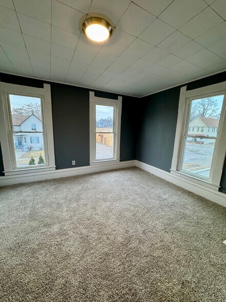 Building Photo - 321 Cedar St