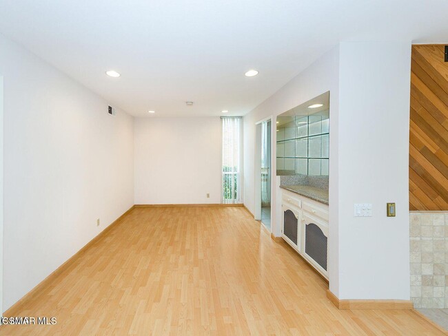 Building Photo - 31550 Agoura Rd