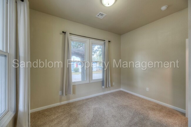 Building Photo - FOR LEASE | Sand Springs | $1445 Rent | Av...