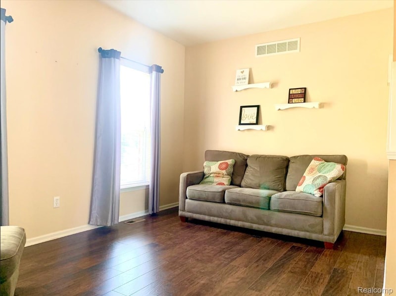 Building Photo - 44701 Ellery Ln