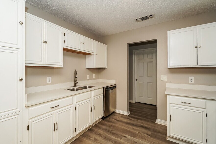 Building Photo - 556 Blue Haze Dr