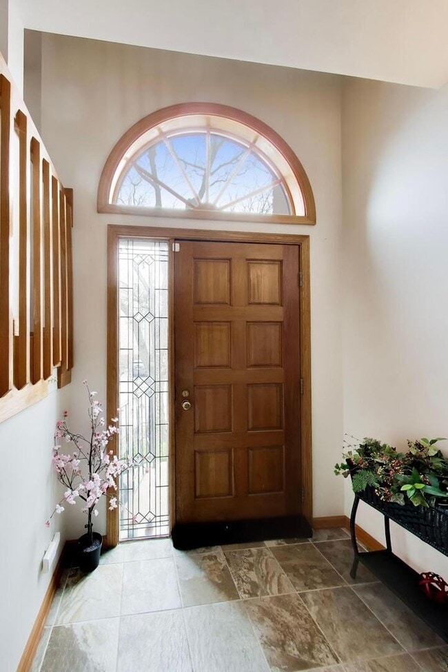 Building Photo - 943 W Essex Pl