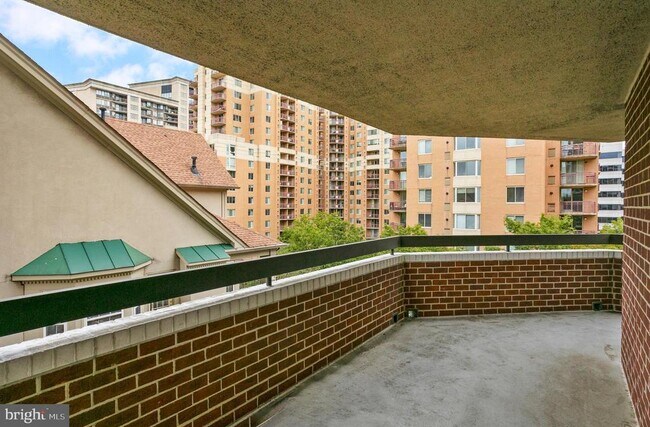 Building Photo - 1276 N Wayne St