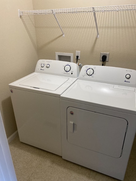 Building Photo - 121 St George Ln