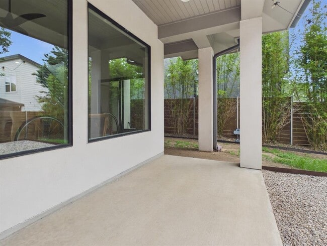 Building Photo - 4402 Mt Vernon Dr