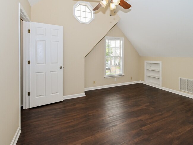 Building Photo - 2815 Fletcher View Dr