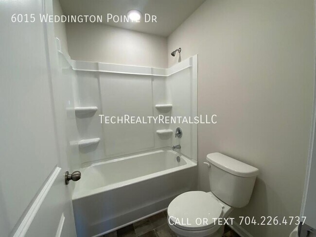 Building Photo - 6015 Weddington Pointe Dr
