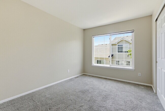 Building Photo - $2,735.95 - 3 Bed, 2.5 Bath Townhome in Aurora with In Unit Laundry!
