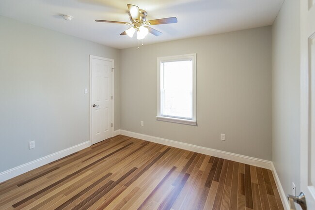 Building Photo - Gorgeous 4-Bedroom Home in Goose Creek