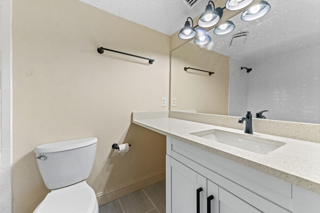 Building Photo - 2700 Casita Way