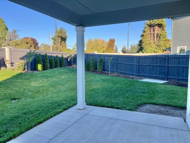 Building Photo - Gorgeous Ridgefield Home
