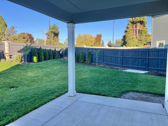 Building Photo - Gorgeous Ridgefield Home w/ full guest sui...