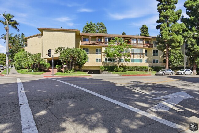 Building Photo - 5625 Green Valley Cir