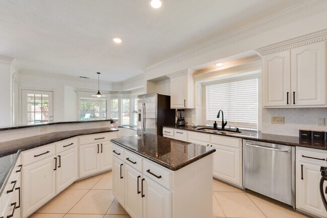 Building Photo - 5795 Brighton Ct