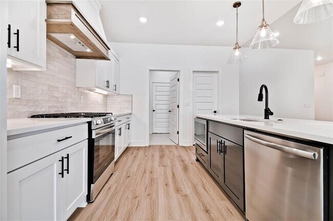 Building Photo - 20 Lochgilphead Ln