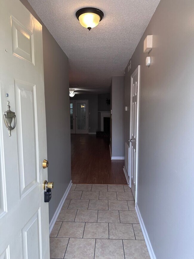Building Photo - Whether you're downsizing or simply seeking low-maintenance living, this beautifully maintained 2...