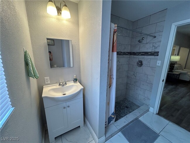 Building Photo - 2020 Santa Paula Dr