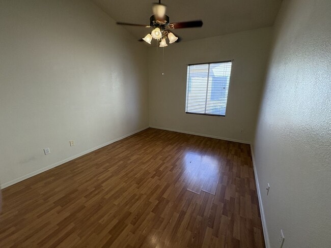 Building Photo - Great eastside location pet friendly