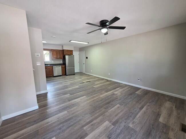 Building Photo - 4320 Dewey Dr