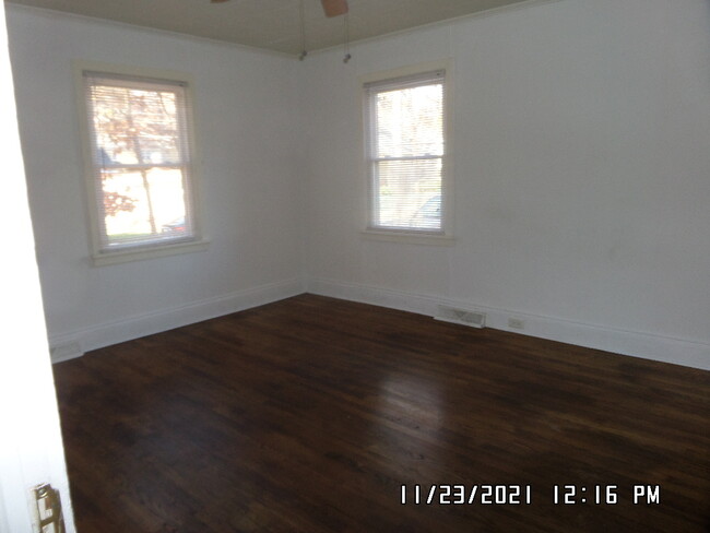 Building Photo - 2124 Ravendale St