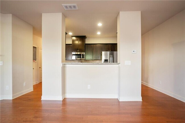 Building Photo - 2394 Whiteoak Ct SE